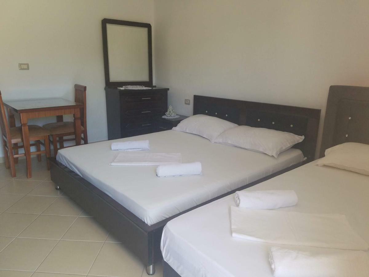 Guesthouse Emanuel คซามิล ภายนอก รูปภาพ