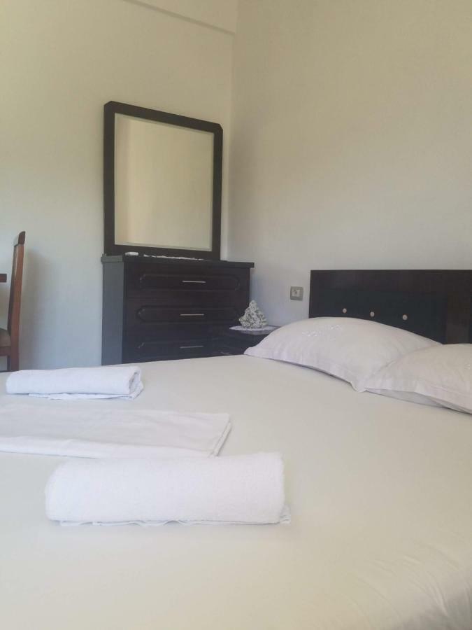 Guesthouse Emanuel คซามิล ภายนอก รูปภาพ